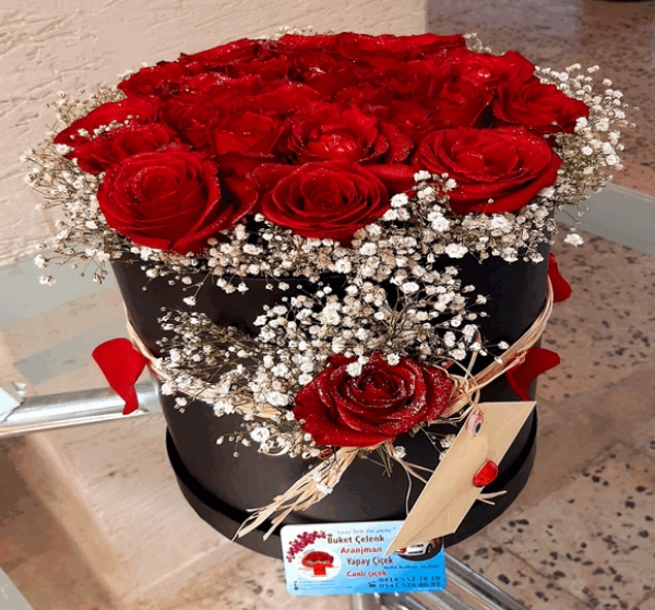 Kutuda 30 Kırmızı Gül