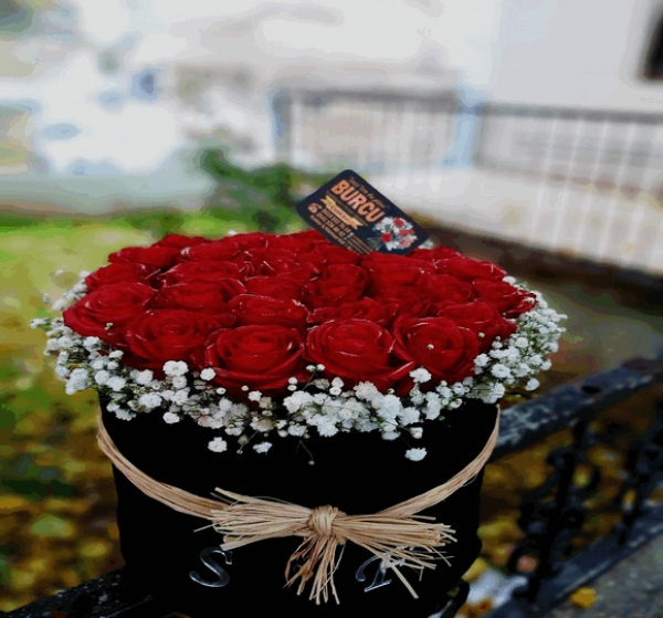 Kutuda 35 adet Gül