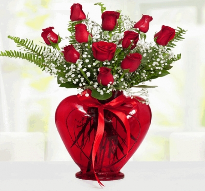 Kalpli Vazoda Kırmızı Gül