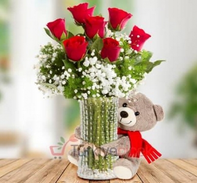 Vazoda Kırmızı Gül Aranjmanı ve Ayıcık