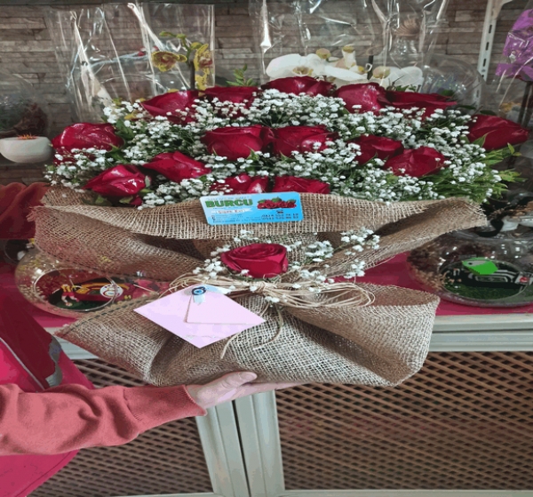 Özledim Aşkım Kırmızı Gül Buketi