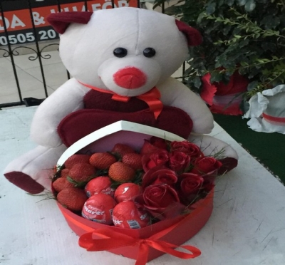 Ayıcıklı Kalpli Buket Çikolata