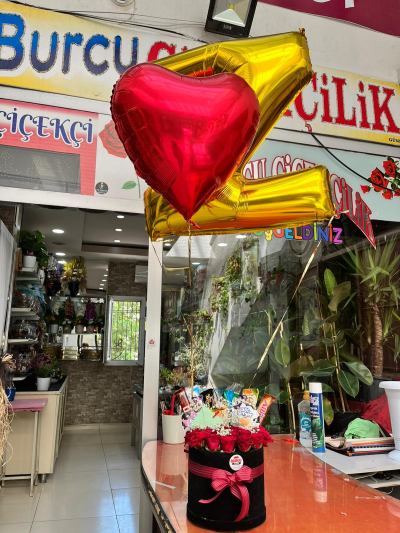 Kişiye Özel Kutuda Çiçek Çikolata