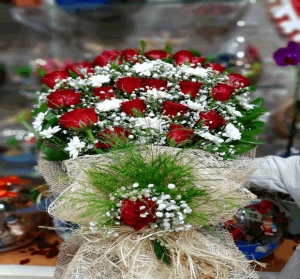 Aşkta Sıcak Bir Esinti 21 Adet Kırmızı Gül Buketi.